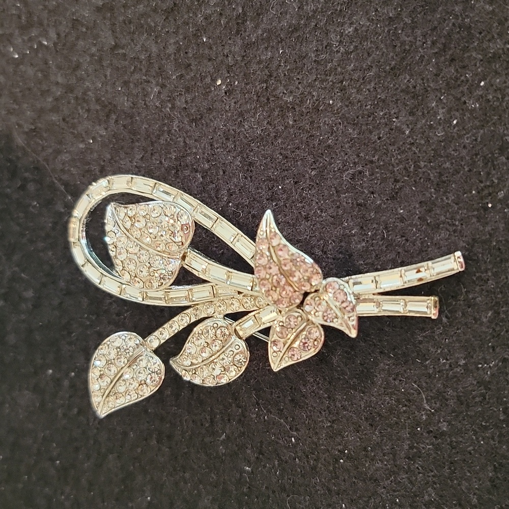 Vintage Silvertone Pin/Brooch with clear and pink rhinestones.